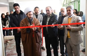حضور امام جمعه شهرستان خوی در افتتاح نمایشگاه هنرهای تجسمی در خوی